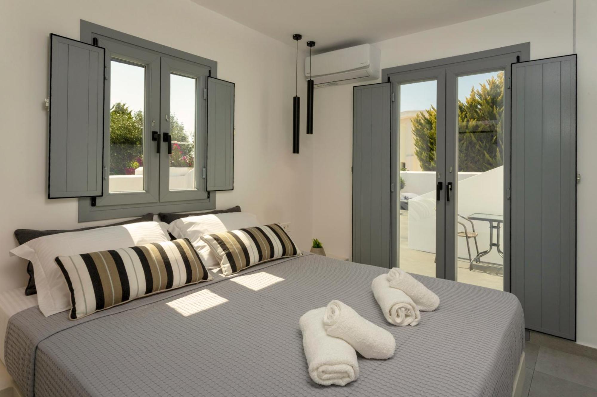Linea Luxury Suites Fira  Ngoại thất bức ảnh